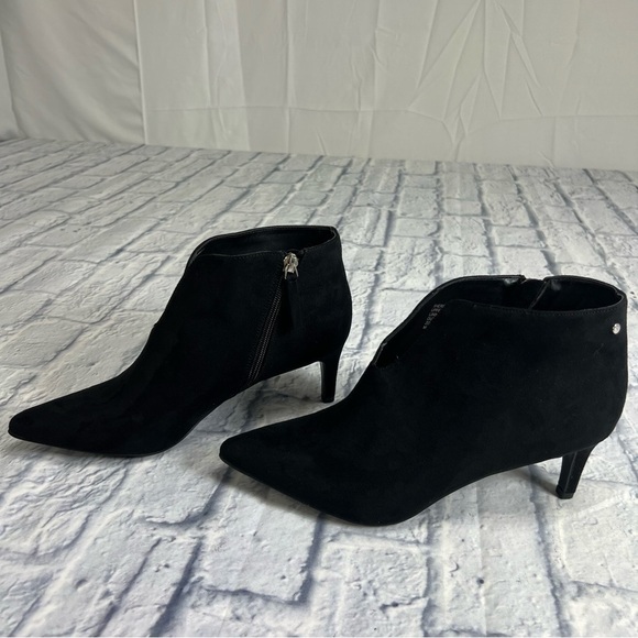Tahari booties size 7.5 NEW - Picture 1 of 11